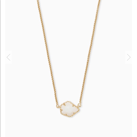 Kendra Scott Jewelry - NWT Kendra Scott Tess Gold Necklace White Pearl